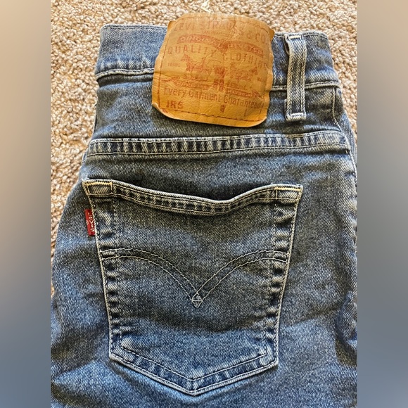 Levis Junior Shorts - Picture 8 of 8